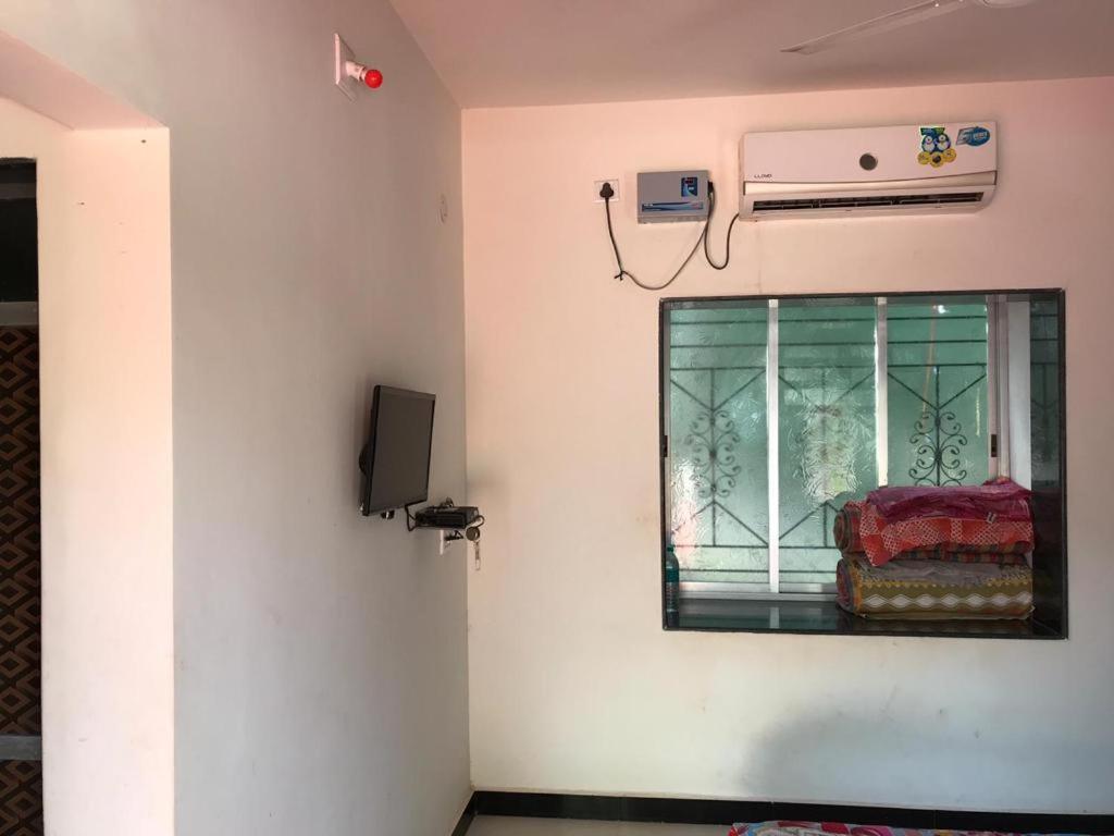 Acharekar's - Adorable Ac And Non Ac With Free Wi-fi