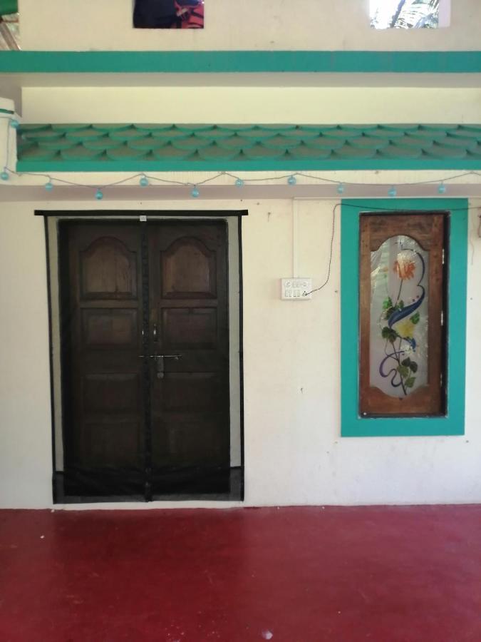Homestay Acharekar's - Adorable Ac And Non Ac With Free Wi-fi