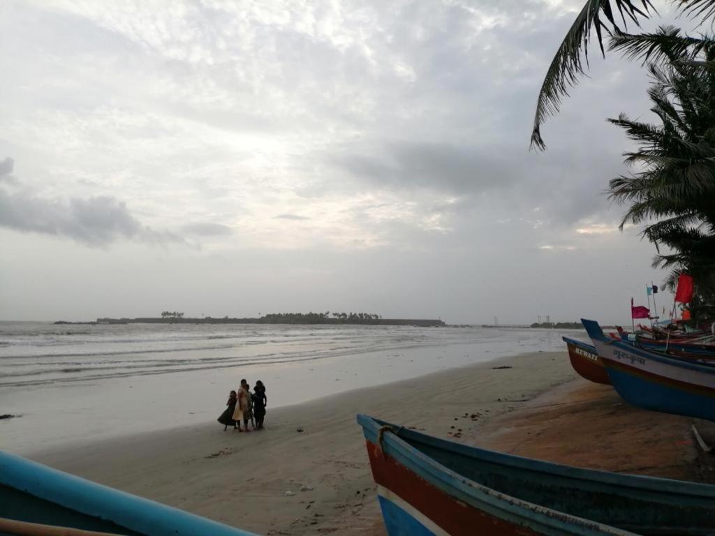 Homestay Acharekar's - Adorable Ac And Non Ac With Free Wi-fi