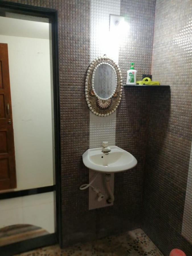 Acharekar's - Adorable Ac And Non Ac With Free Wi-fi Homestay *